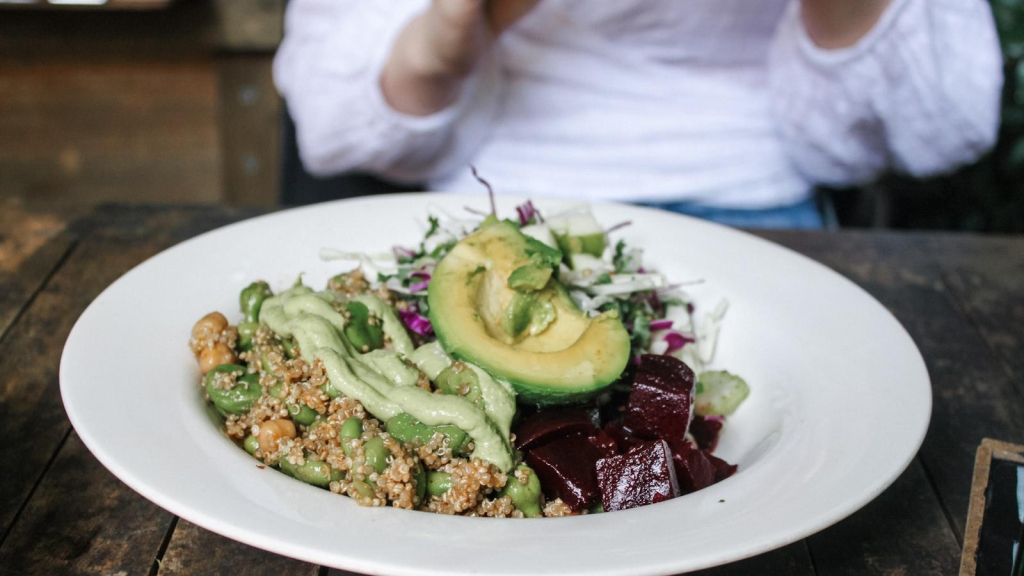 Wholesome Quinoa Salad: A Zesty Delight!